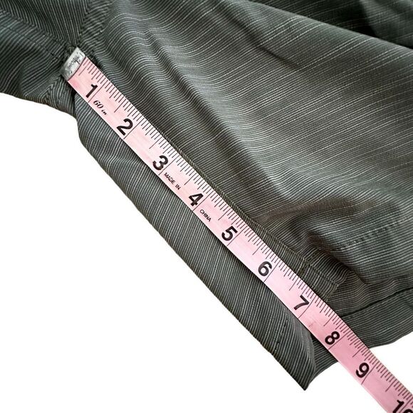 Rip curl ~Mens Green Hybrid Boardwalk Shorts ~ size tag missing -see photos - Picture 8 of 11